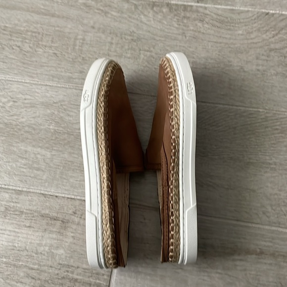UGG Caleel, slip ons, size 7, brown - Picture 4 of 10